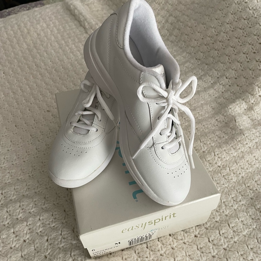 Easy Spirit walking sneakers size 6